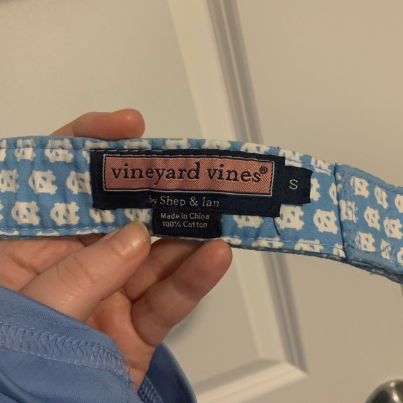EUC Vineyard Vines UNC belt Size small. 10+ years old - Picture 4 of 4